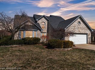 11673 Diamond Ln, Washington, MI 48094