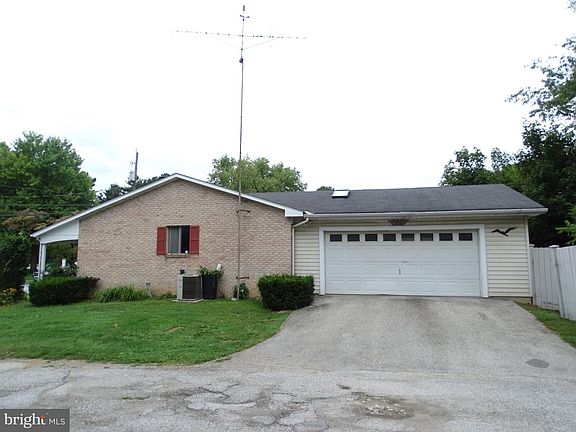 3rd image of 576 Grant Dr