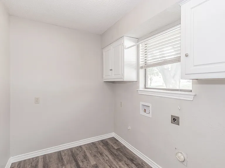 3008 Apple Valley Dr — Photo 10