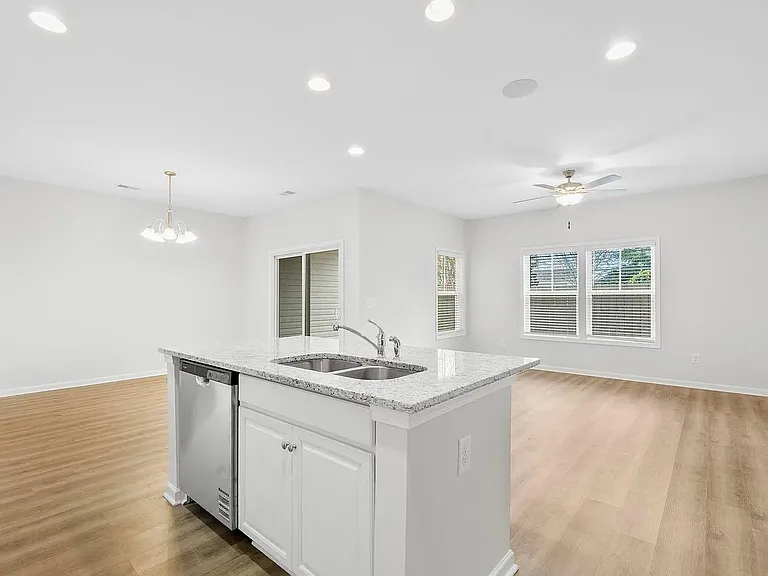 4 Sabine Leaf Ct — Photo 14
