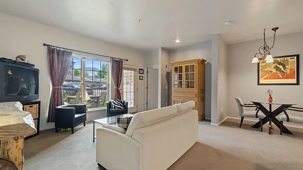 1 bed, 802 sqft, $2,000 — Photo 3
