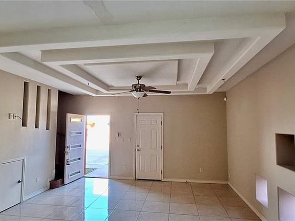 4th image of 1221 Daffodil Ave #D