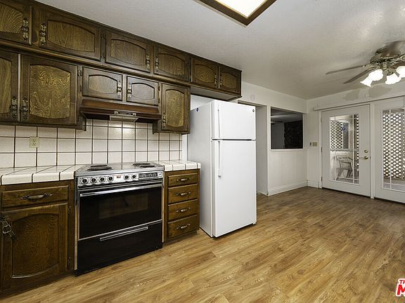 5th image of 1240 W Langley Ave