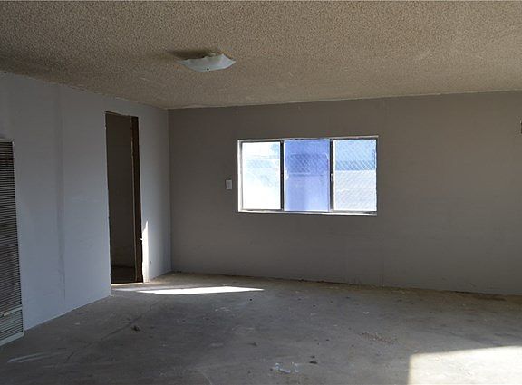 3rd image of 18790 Jurupa Ave