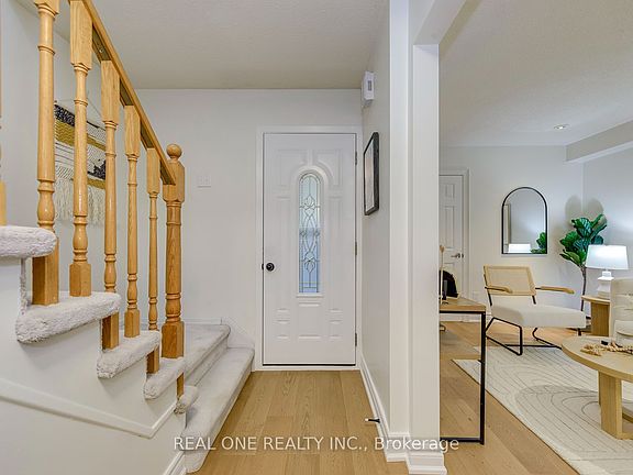 4th image of 741 Queensbridge Dr