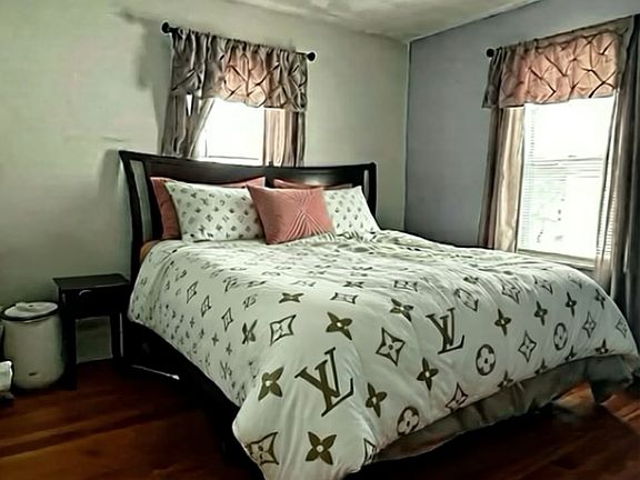 4th image of 27 Wollaston St Floor 2