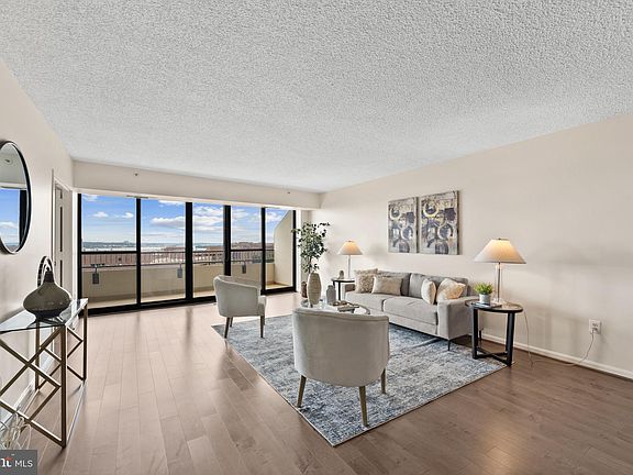 4th image of 1300 Crystal Dr APT 1606S