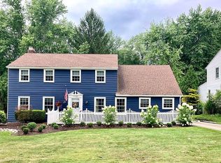 17182 E View Dr, Chagrin Falls, OH 44023