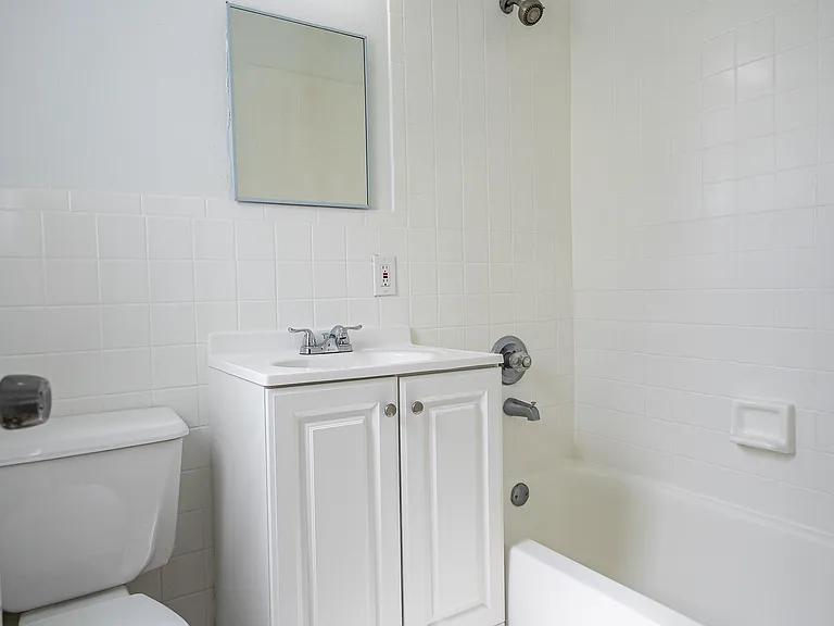 1208 71st St #8 — Photo 13
