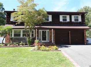 26 Bay St, Kings Park, NY 11754