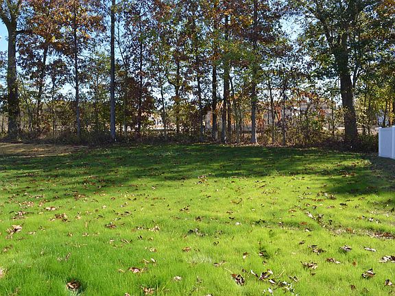 4th image of 601 S Valley River Dr
