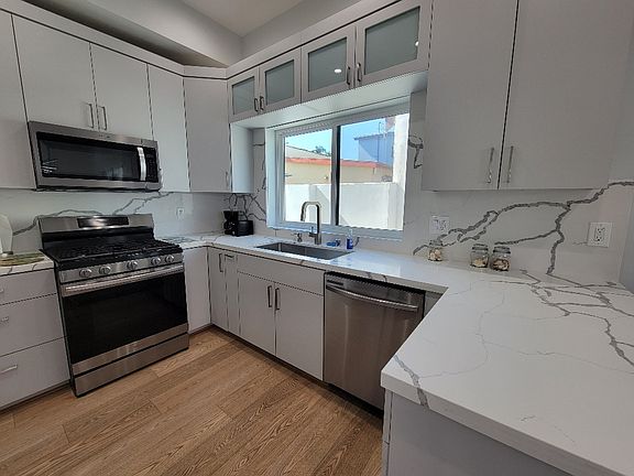 4th image of 1780 1/2 S Garth Ave
