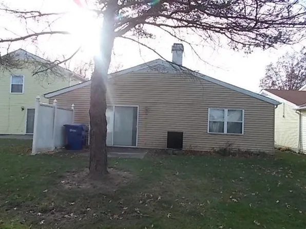 9987 Magnolia Dr #4, Olmsted Falls, OH 44138