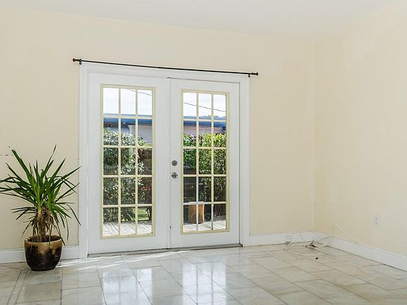 3rd image of 1643 N Treasure Dr
