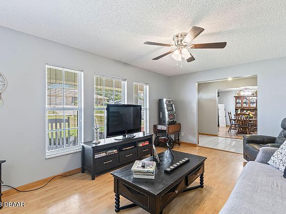 3rd image of 790 Arlene Dr