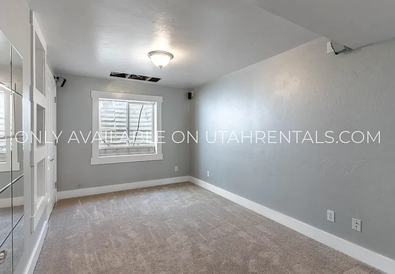 1595 S 50 W — Photo 27