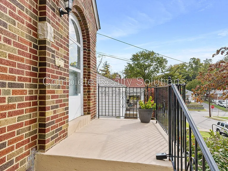 8511 Florence Ave — Photo 48