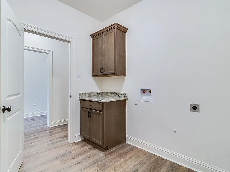 209 Mintmere Ln — Photo 11