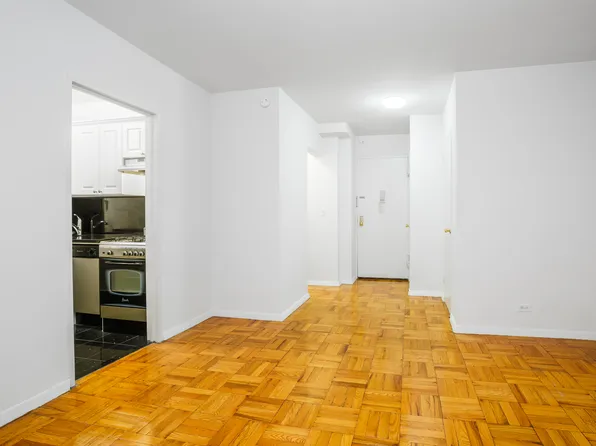 300 East 46th Street image 2 of 6