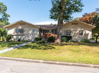 34 Hamden Rd, Cranston, RI 02920