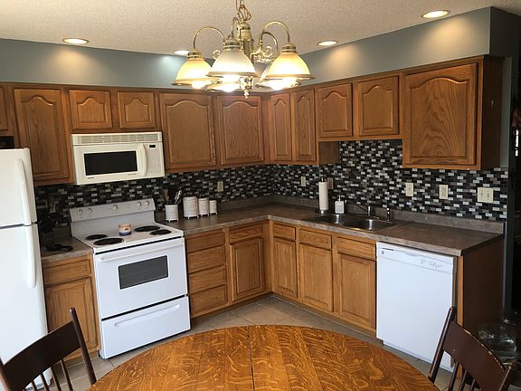 2nd image of 203 N Meadow Cir
