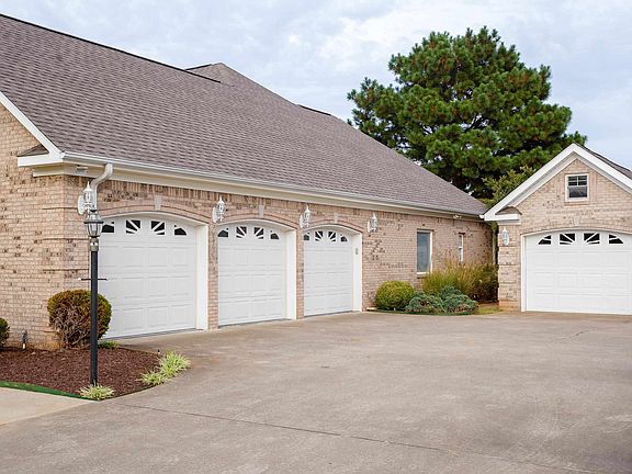3rd image of 288 Plantation Springs Dr