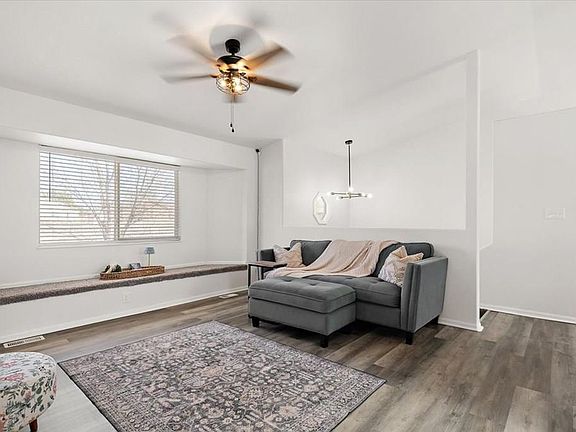 5th image of 334 W Golden Eagle Way