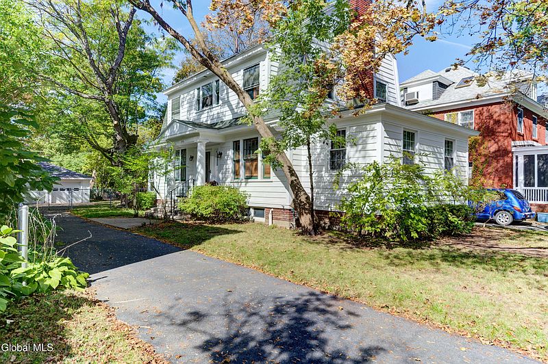 2nd image of 1053 Brierwood Boulevard