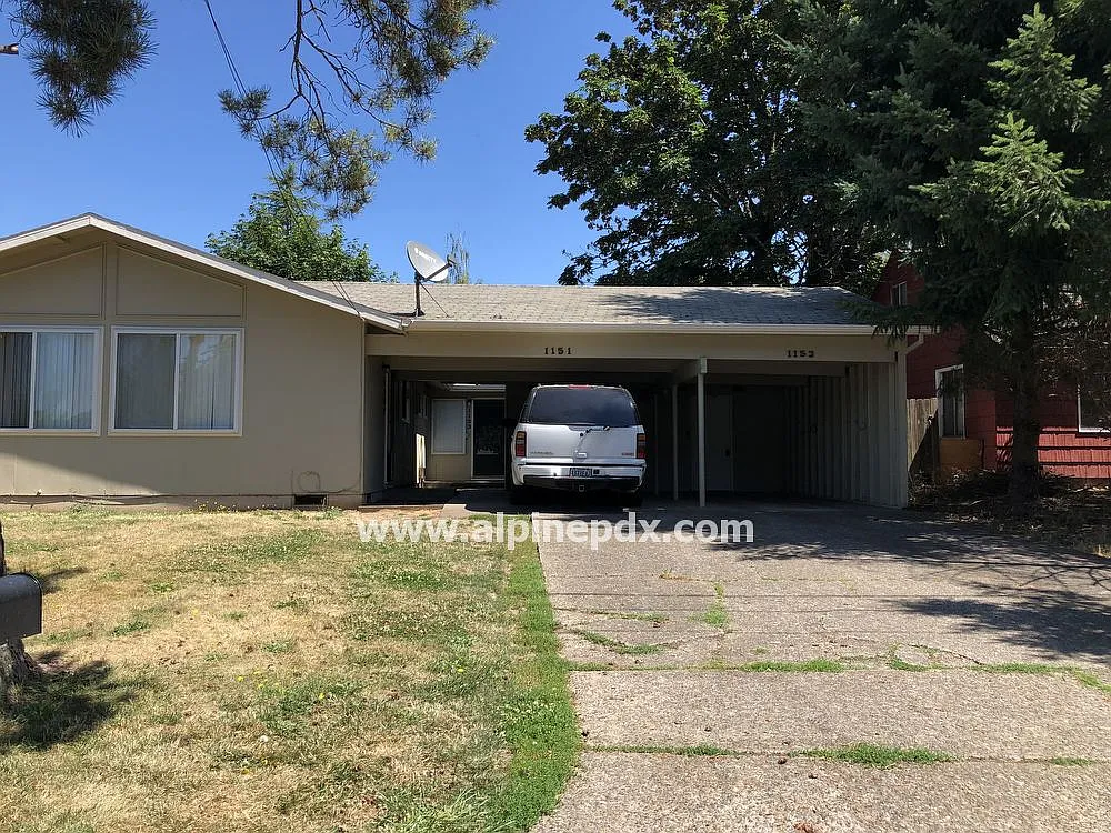 1151 NE Turner Dr photo 1