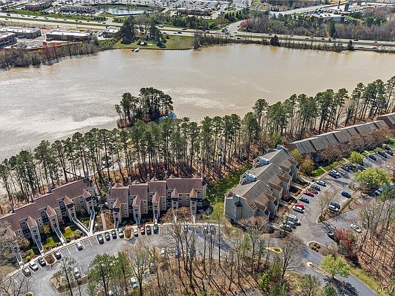 3rd image of 106 Water Pointe Ct #106