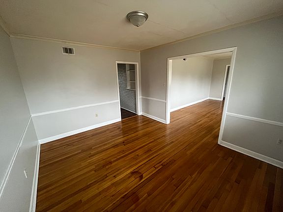 5th image of 1634 Oakwood Dr