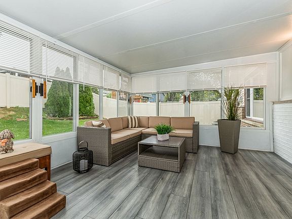 3rd image of 9024 W 91st Pl