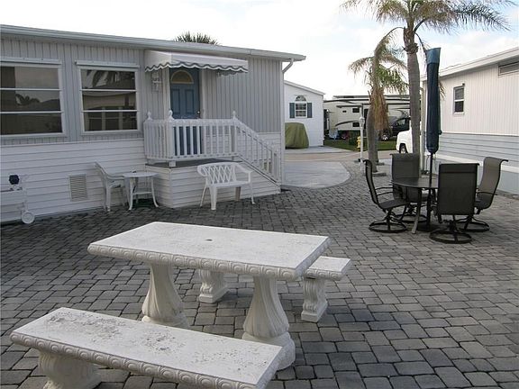 5th image of 621 Nettles Blvd