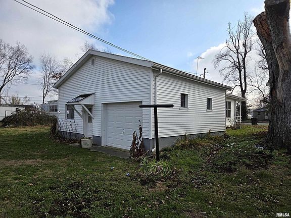 3rd image of 143 E Posey Ave