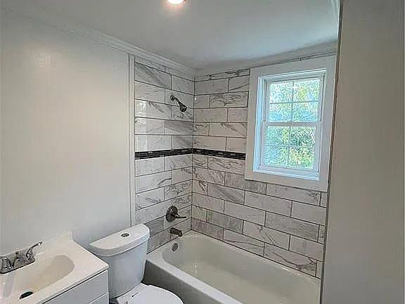 4th image of 852 A Ave