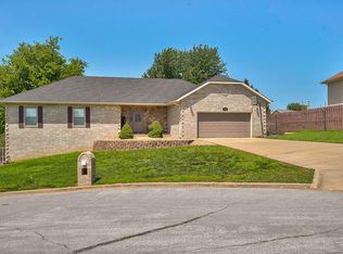 3713 N Croswell Avenue, Springfield, MO 65803
