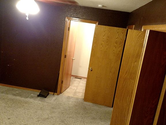 5th image of 1821 N Chelsea Dr