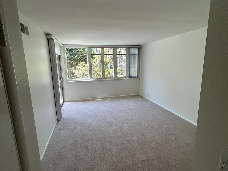 289 S Barrington Ave #A302 — Photo 9