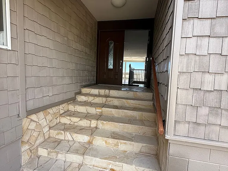 1617 Paula Dr — Photo 2