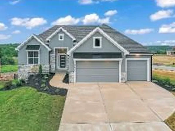 8168 Roundtree St, Lenexa, KS 66220