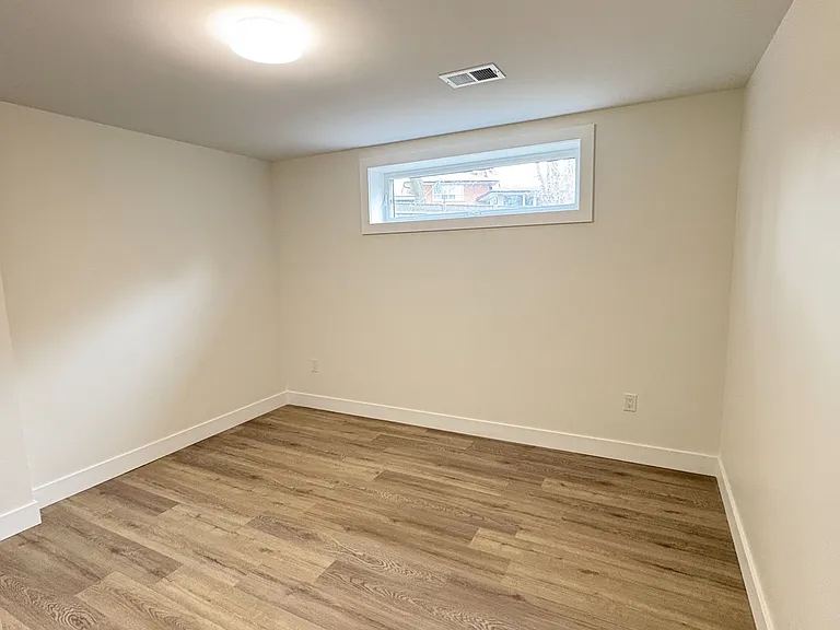 145 Riverhead Dr #BASEMENT — Photo 3