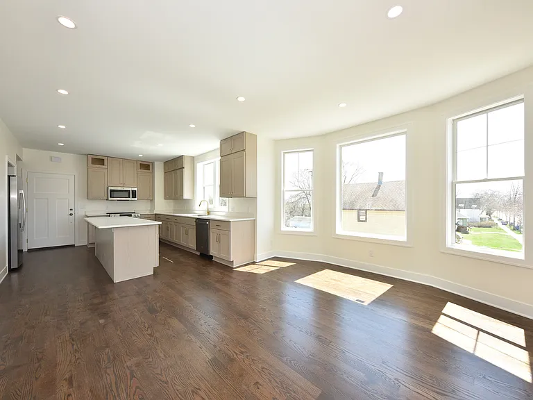 Front Apt - Bay Window, tall south side facing windows