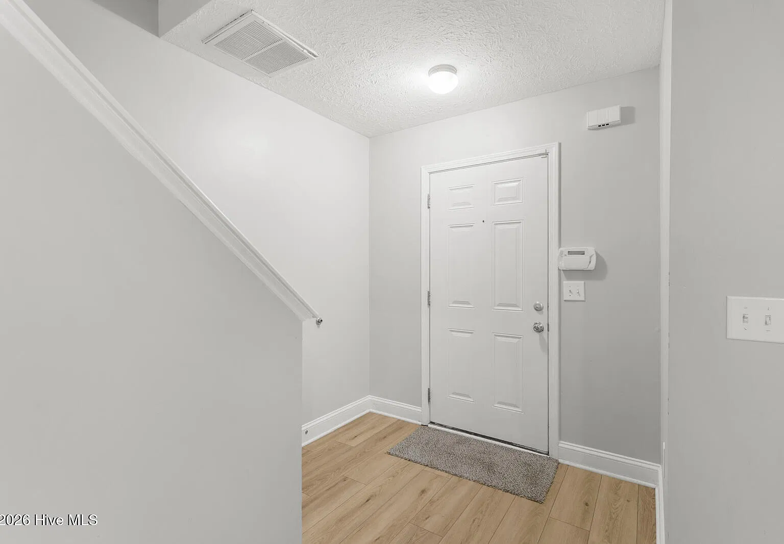 2 bed, 2.5 bath, 1084 sqft, $1,400 — Photo 4