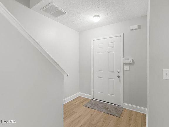 5th image of 515 Cider Hill Road