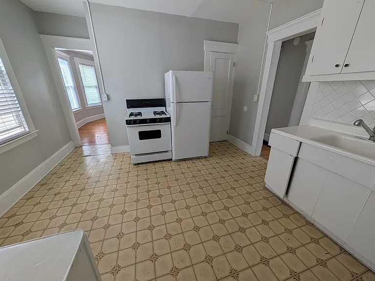 85 Hubinger St #22 — Photo 8