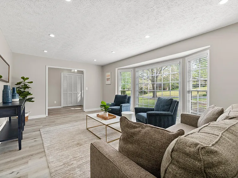 673 Fairfield Dr — Photo 1