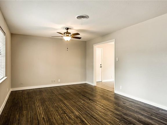 4th image of 1405 Ravenwood Dr
