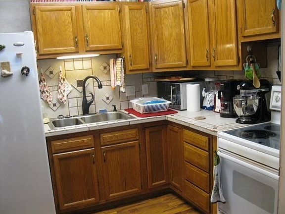 5th image of 399 Bedford Ave