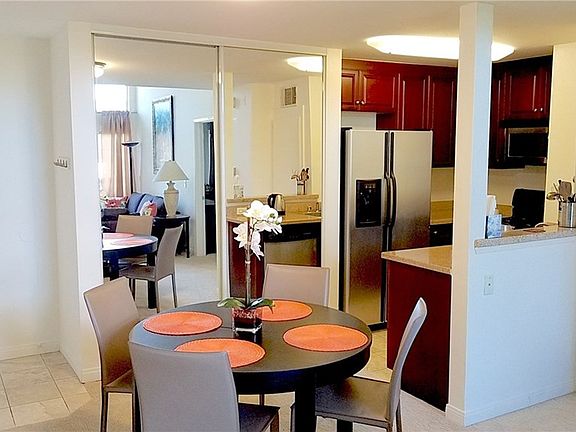 4th image of 5530 Owensmouth Ave APT 317