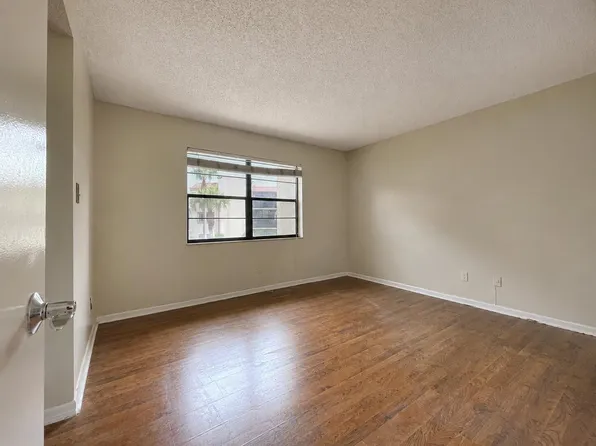 2050 Oleander Boulevard #4-206, Fort Pierce, FL 34950